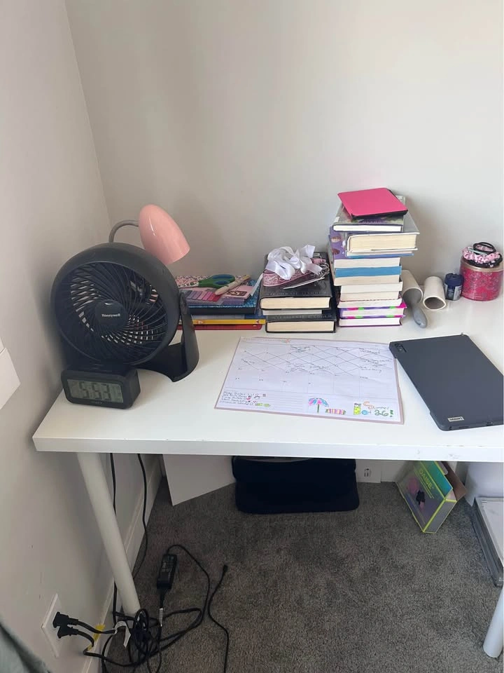 IKEA White Table / Desk – Sturdy & Modern – 39" x 24" - photo 4