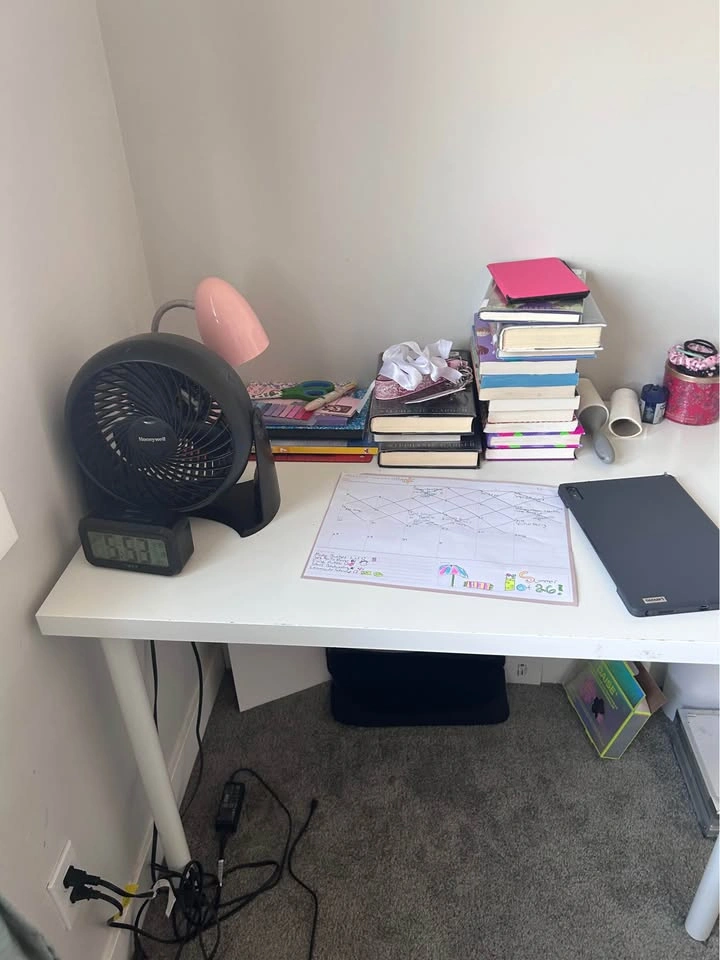 IKEA White Table / Desk – Sturdy & Modern – 39" x 24" - photo 5