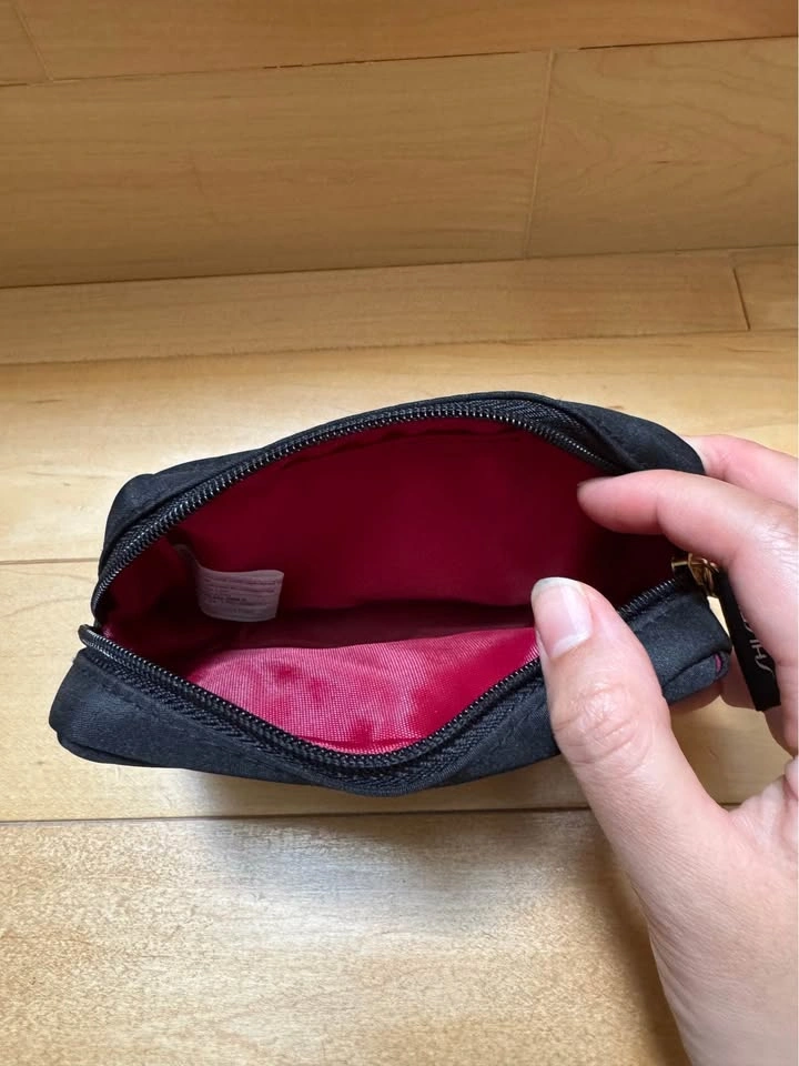 BRAND NEW Shiseido Makeup/Toiletry Bag - photo 3