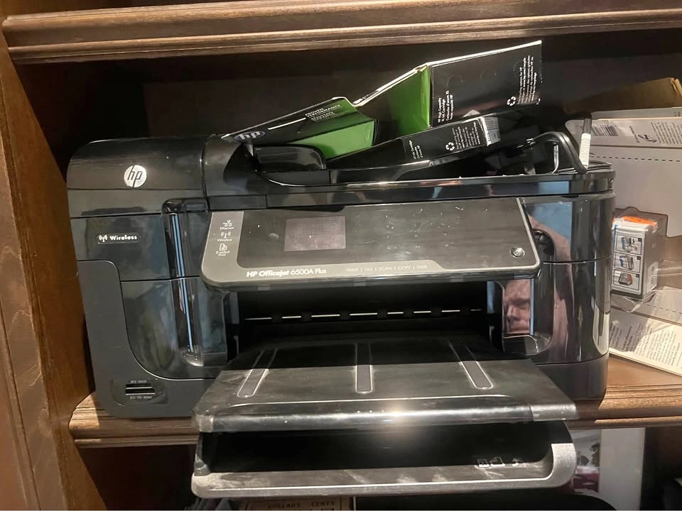 HP OFFICEJET 6500A printer with lots of extra ink
