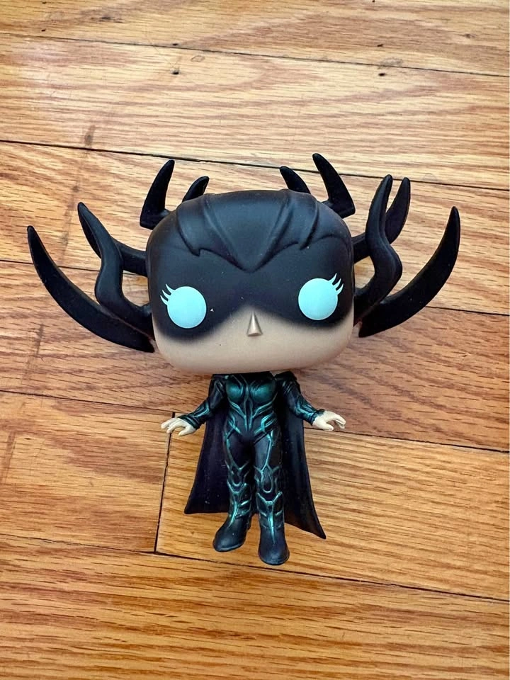 Funko Pop! Marvel Thor: Ragnarok Hela Vinyl Figure