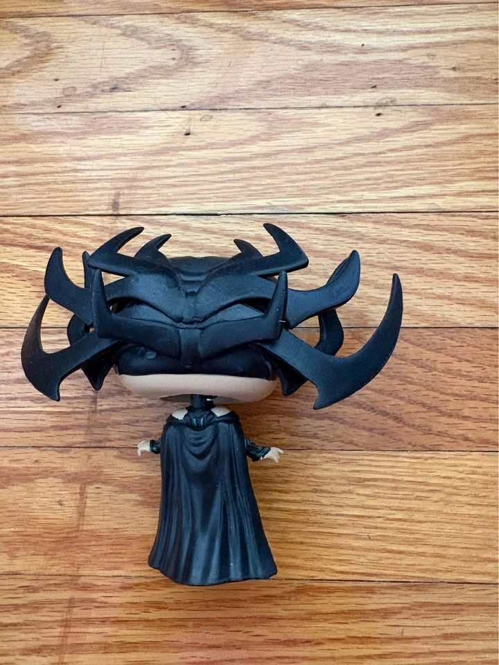 Funko Pop! Marvel Thor: Ragnarok Hela Vinyl Figure - photo 2