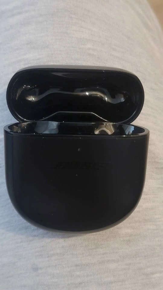 Bose Quietcomfort 2 Earbud Charging Case - photo 2