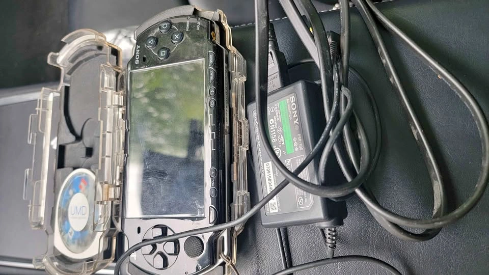 PSP 2000 + Case + Charger (for parts)
