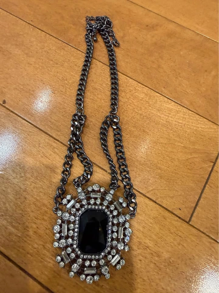 Black Gemstone and Rhinestone Statement Necklace - photo 3