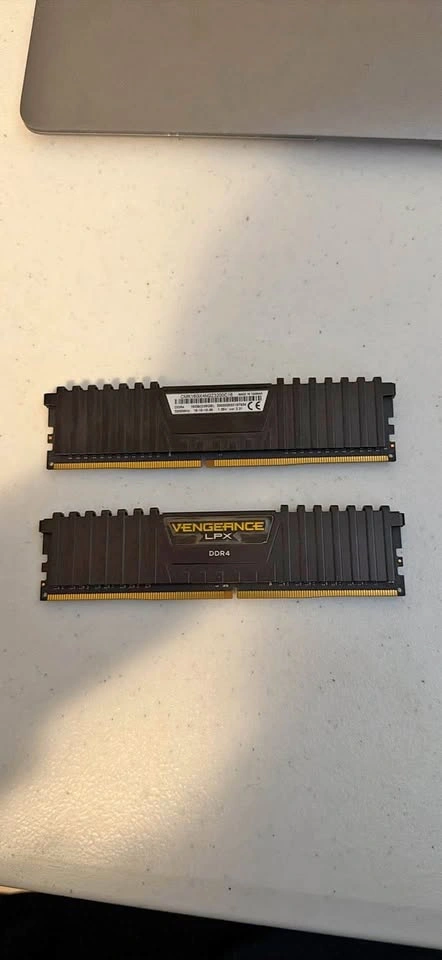 Corsair Vengeance LPX 16GB (2x8GB)