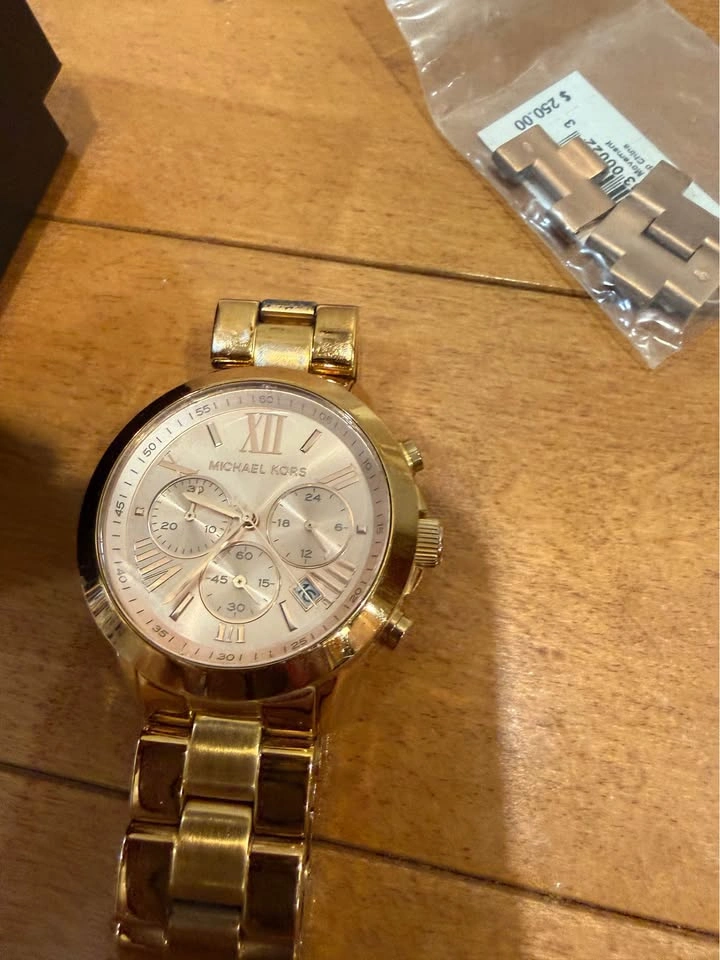 Michael Kors Gold Chronograph Watch - photo 2