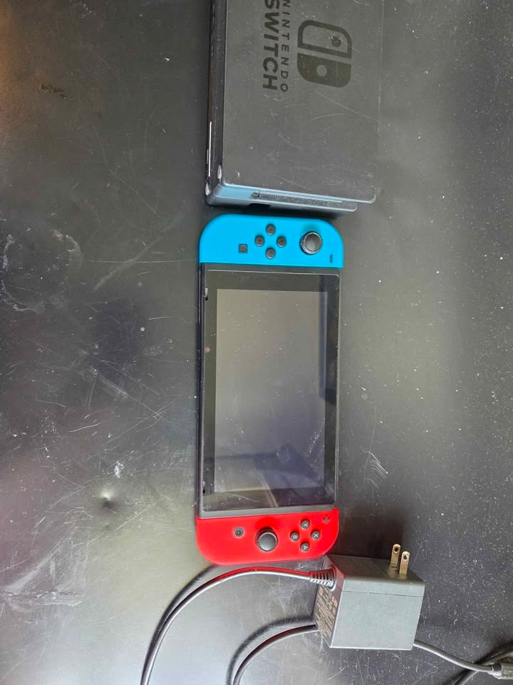 Nintendo Switch + Pokèmon Shield - photo 3