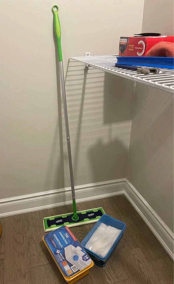 Swiffer Sweeper Mop + Leftover Disinfecting & Dry Cleaning Pads - photo 2