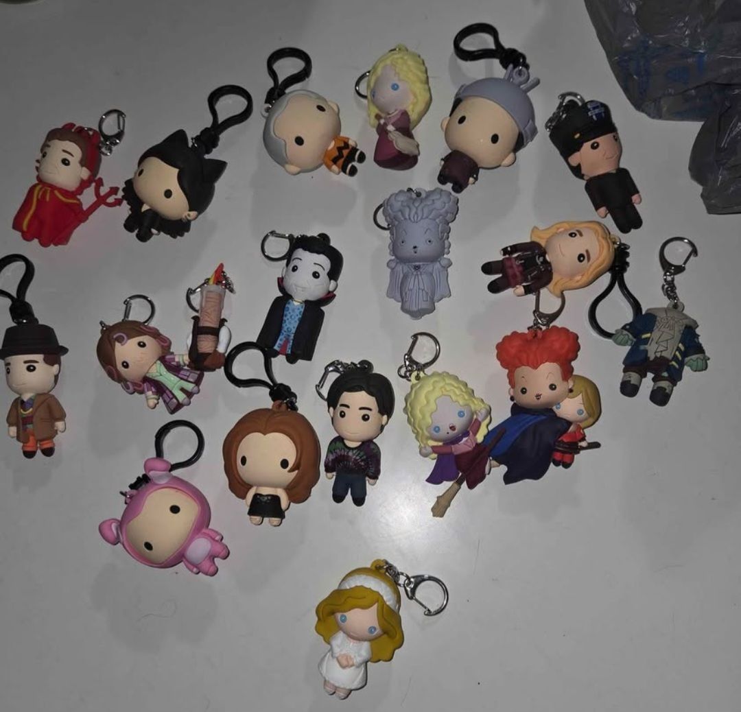 F.R.I.N.D.S & Hocus Pocus Mystery Bag Figure Clips - photo 2