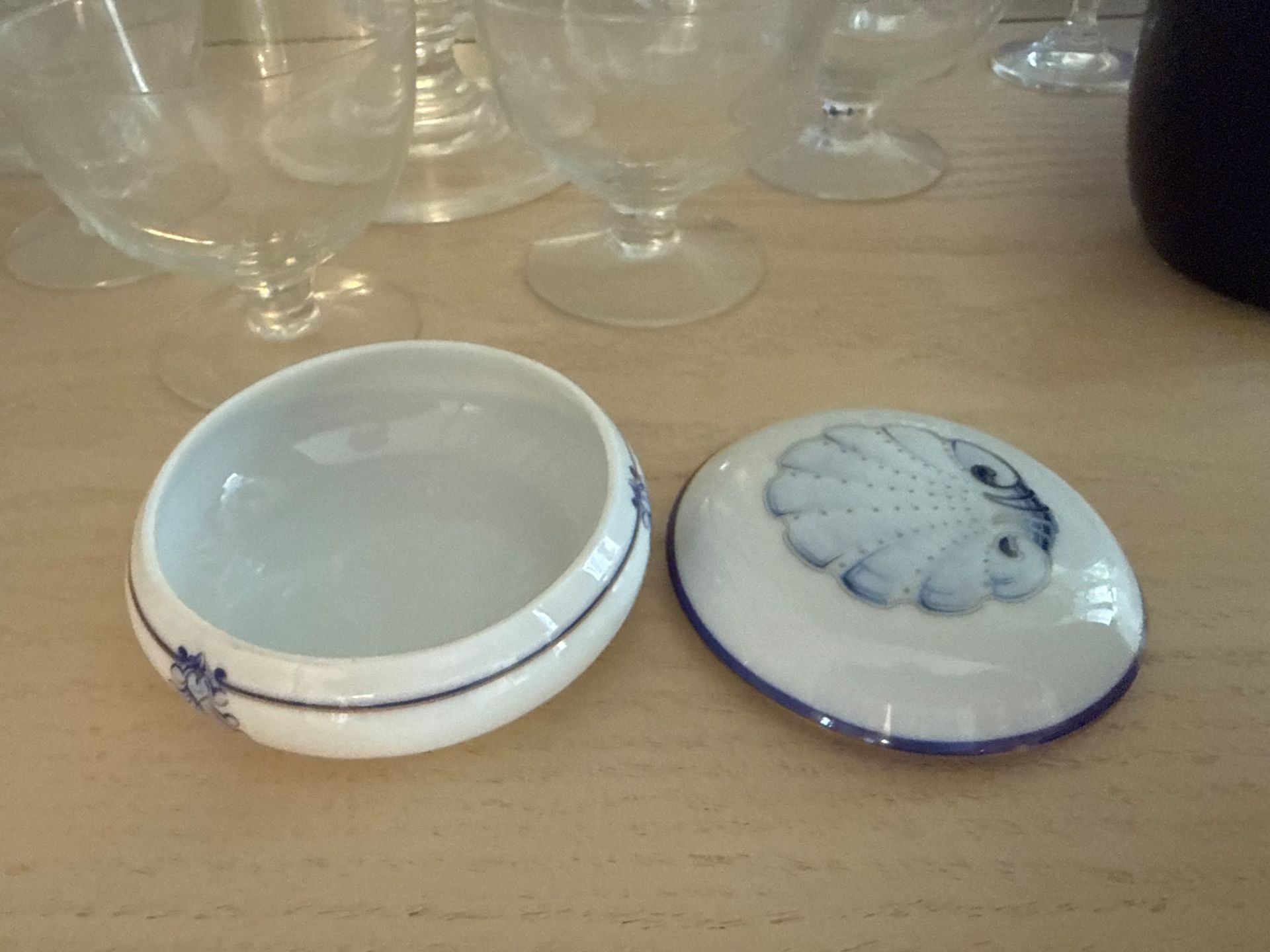 Tiffany & Co. “Shell & Thread” Limoges porcelain trinket box
