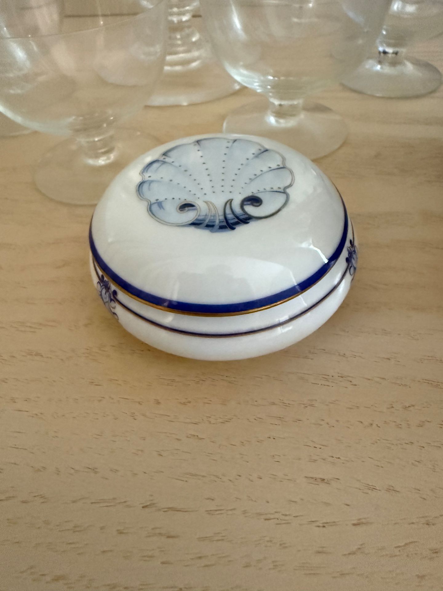 Tiffany & Co. “Shell & Thread” Limoges porcelain trinket box - photo 3