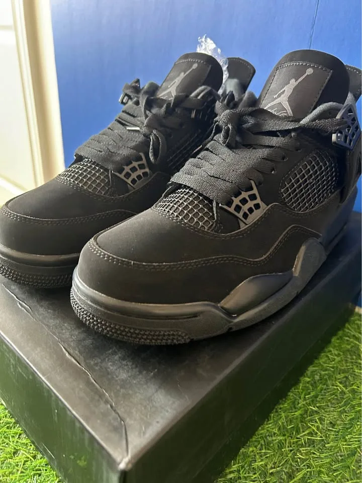 Jordan 4 Black cats image indicator(3)