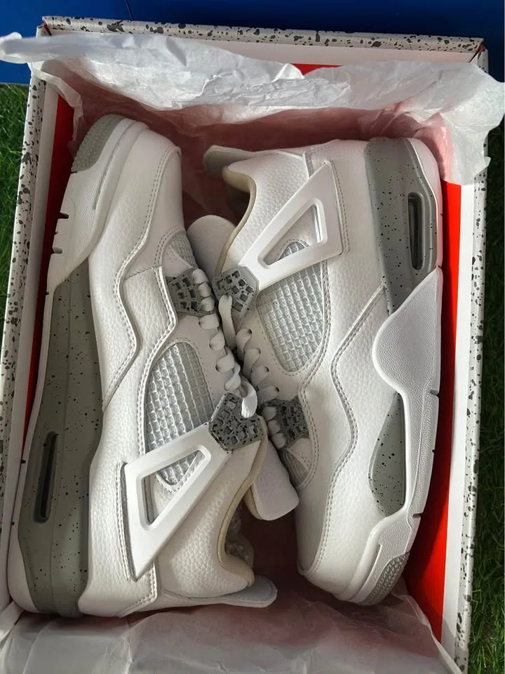 Jordan 4 White Oreo - Size 9 and 10 image indicator(6)