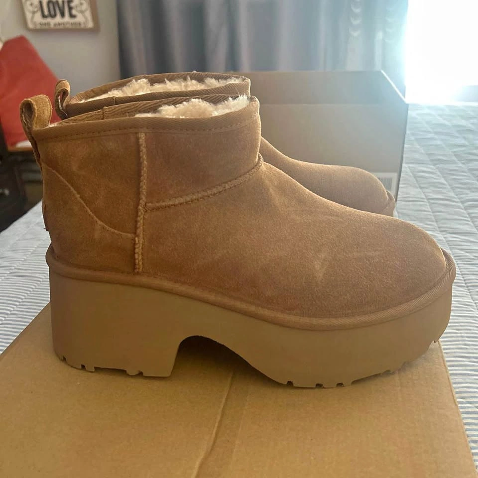 New in box UGG Classic Chestnut heeled Platform tan Boots Size 9