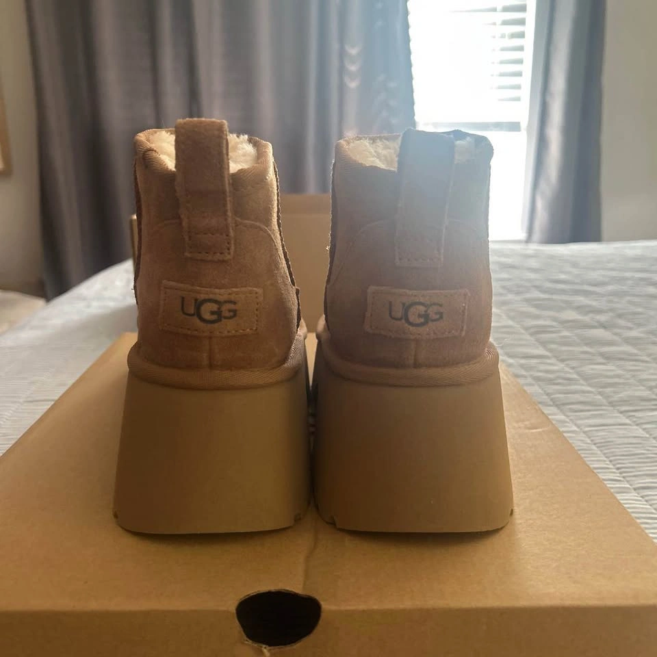 New in box UGG Classic Chestnut heeled Platform tan Boots Size 9 - photo 4