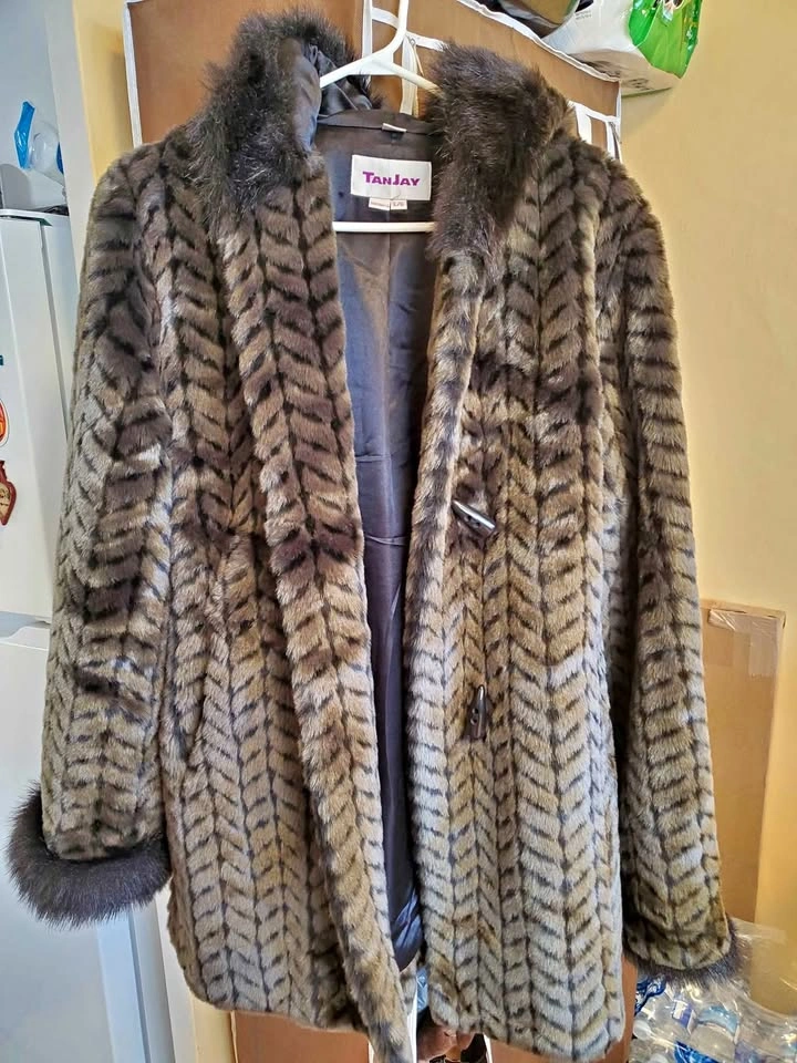 Faux fur coat very beautiful size L