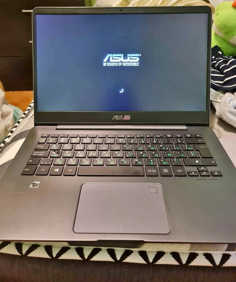 Asus Vivobook Intel core i5/8G Ram/240G storage