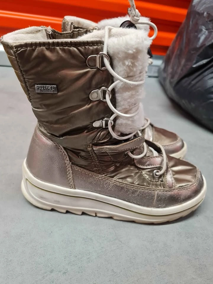 Winter boots for girls sizes 1 & 3 - photo 2