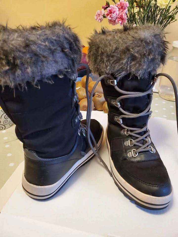 Winter boots for girls sizes 1 & 3 - photo 4
