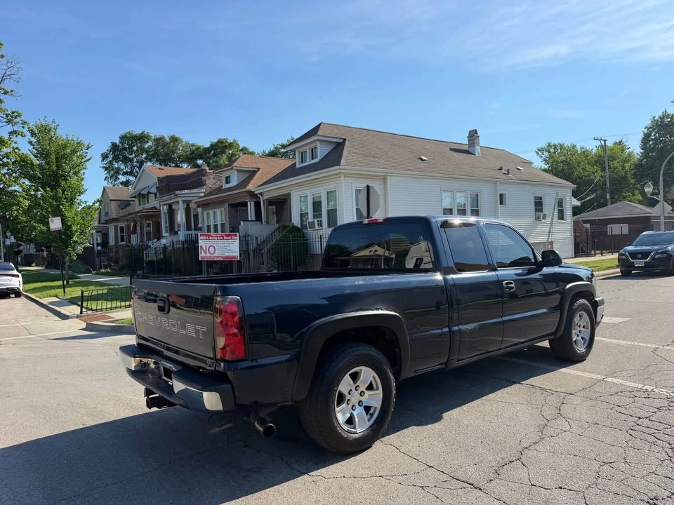 2007 Chevrolet 1500 Regular Cab · Short Bed - photo 4