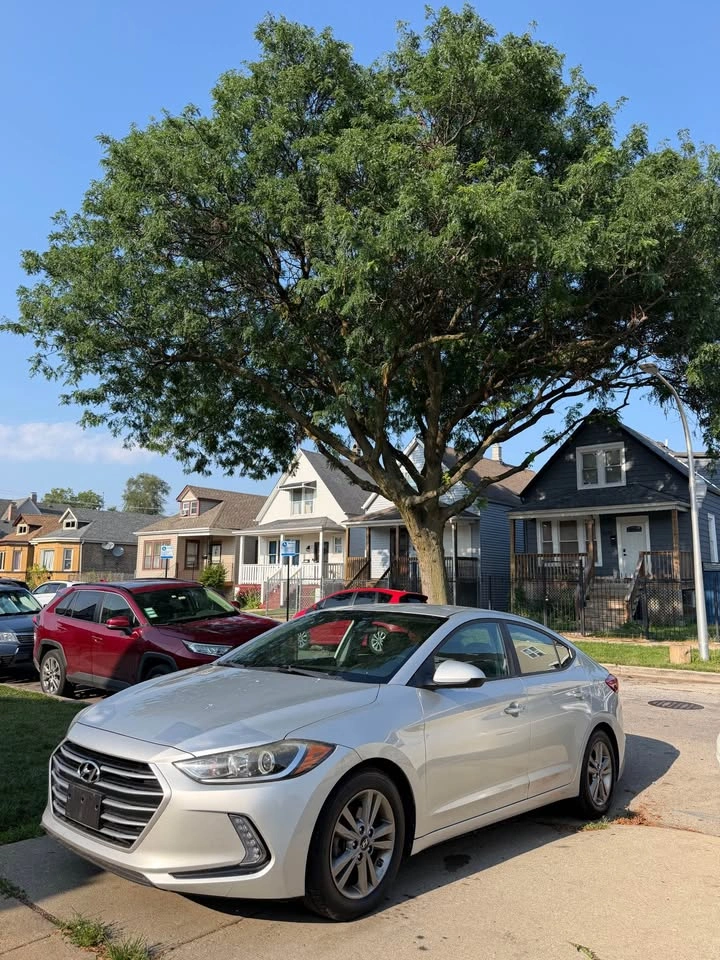 2017 Hyundai Elantra · Limited Sedan 4D - photo 3