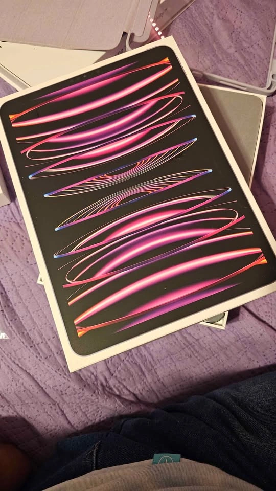 Brand New Apple iPad Pro 11" M2 256GB Bundle with Accessories - photo 5