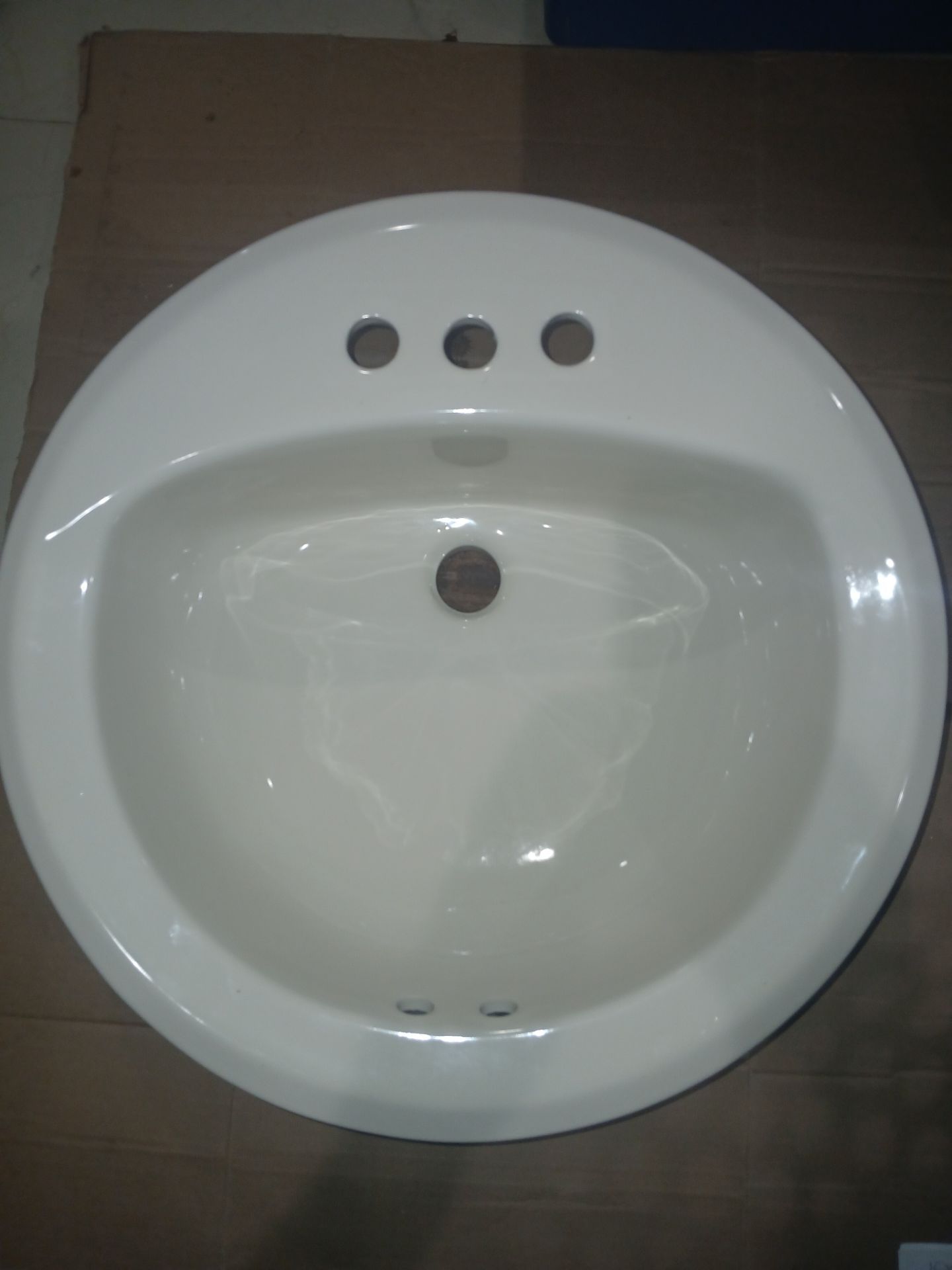 American Standard 19in x 19in Round Porcelain Drop In Sink