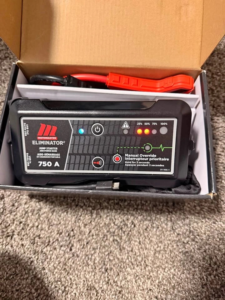 Motomaster Jump / Booster pack plus power bank