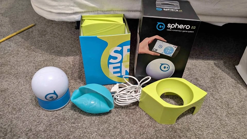Sphero 2.0 App-STEM Programmable Robotic Ball Bundle
