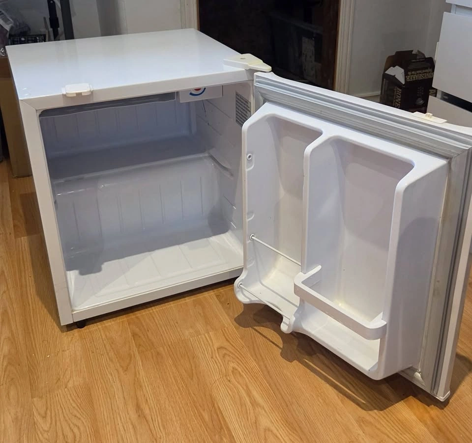 Mini Fridge with Freezer - photo 3