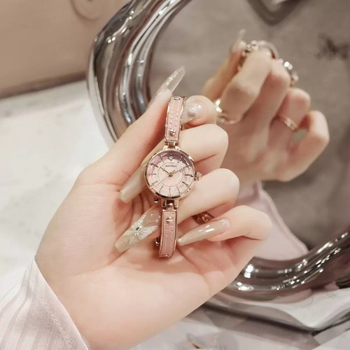 Stylish Women's Quartz Watch with Bracelet Strap