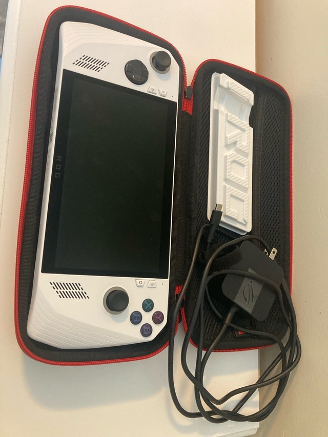 ROG Ally Z1 Extreme w/ travel case and charger