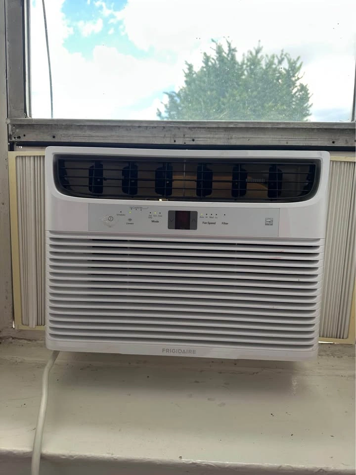 Frigidaire 10,000 BTU Window Air Conditioner - photo 2