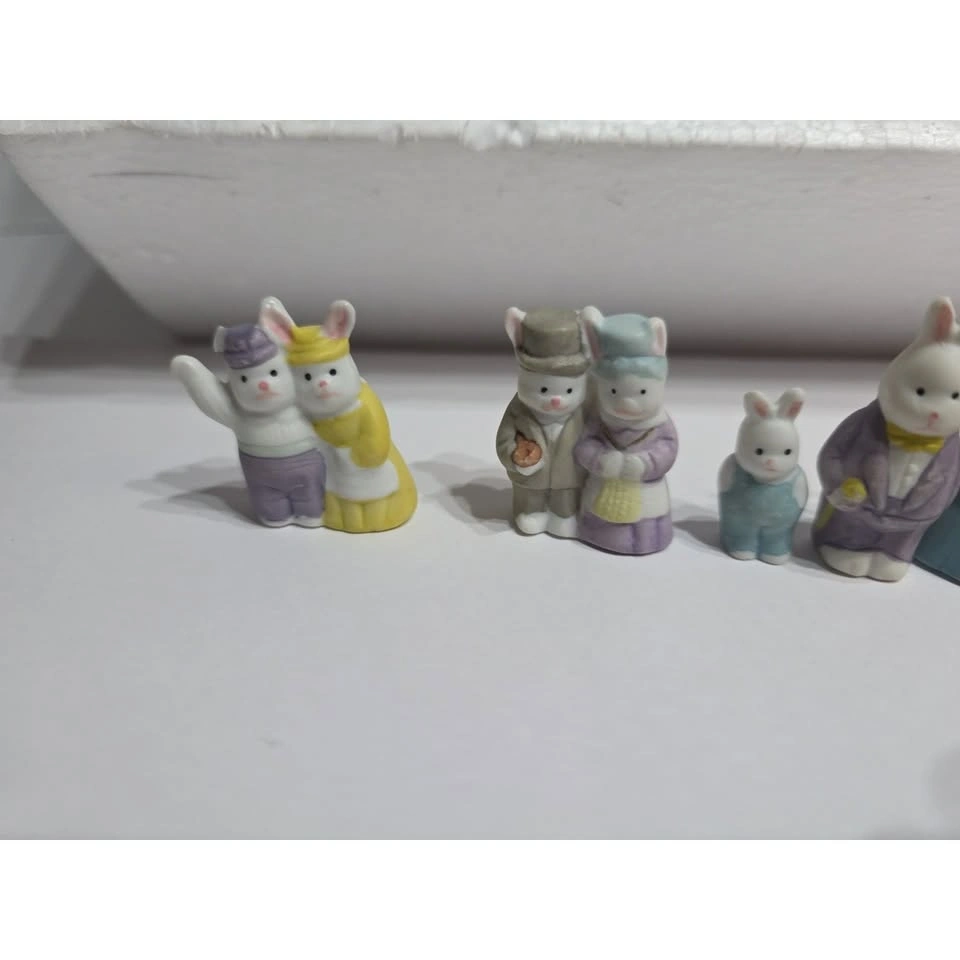 Porcelain Hand Painted Easter Village Hopalong House Complete - photo 4