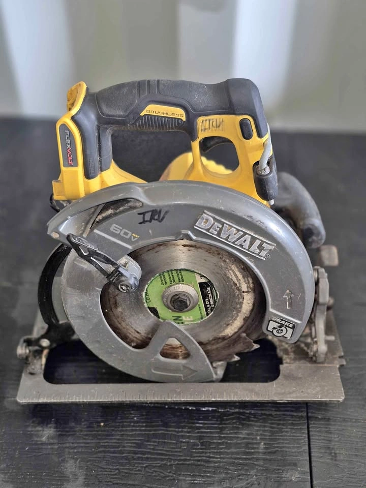 DEWALT FLEXVOLT 60V MAX Brushless 7-1/4" Circular Saw