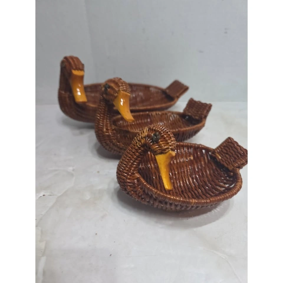 Lot Of 3 Vintage DUCK SHAPED RATTAN WICKER BASKET With Wooden Be - photo 2