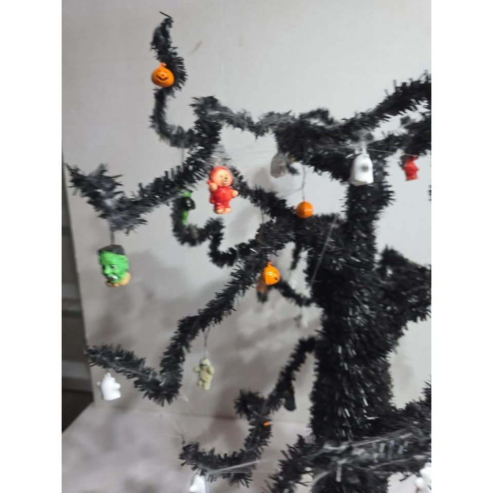 16" Halloween Black Garland Tree Poseable Limbs Decoration - photo 3