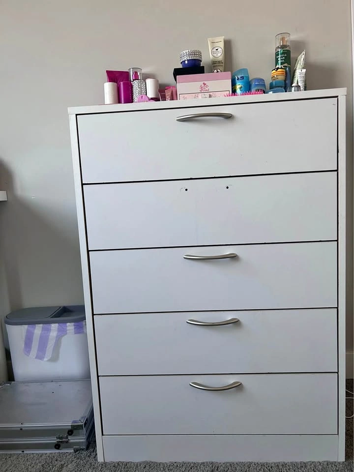 Drawer Dresser / Chest of Drawers
