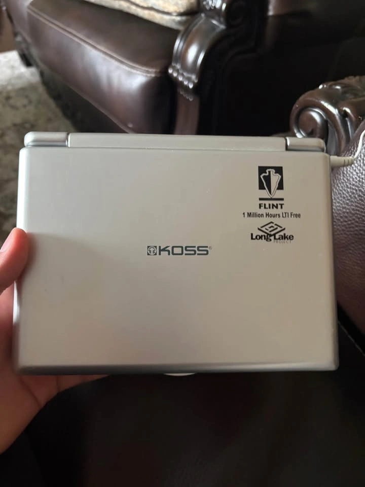 KOSS Portable DVD Player - photo 2