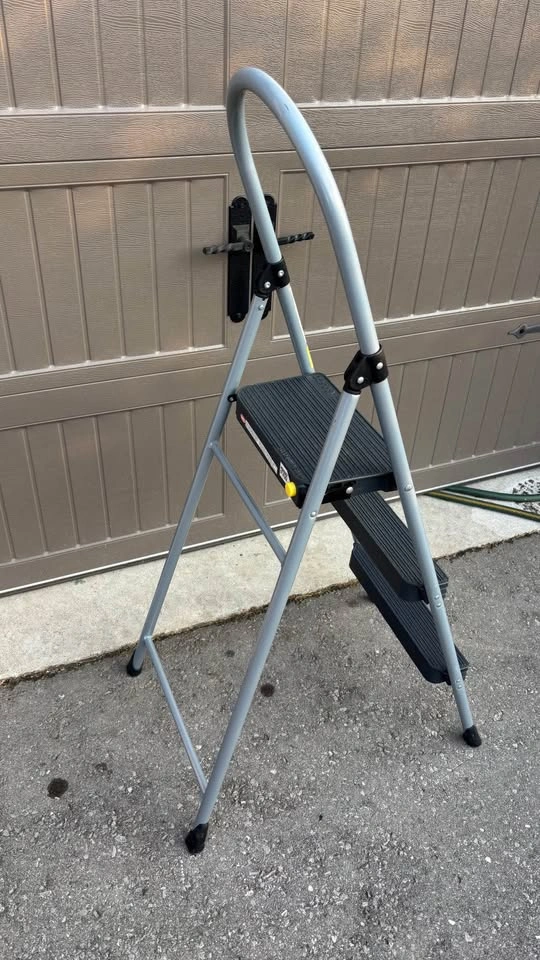 Cosco Three Step Step Stool, 225-lb Capacity, 3.5ft - photo 2
