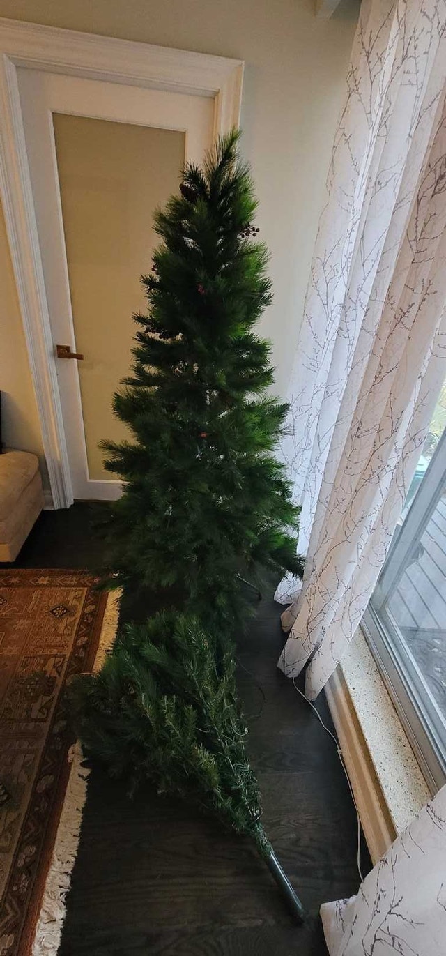 Christmas Tree (7') - photo 2
