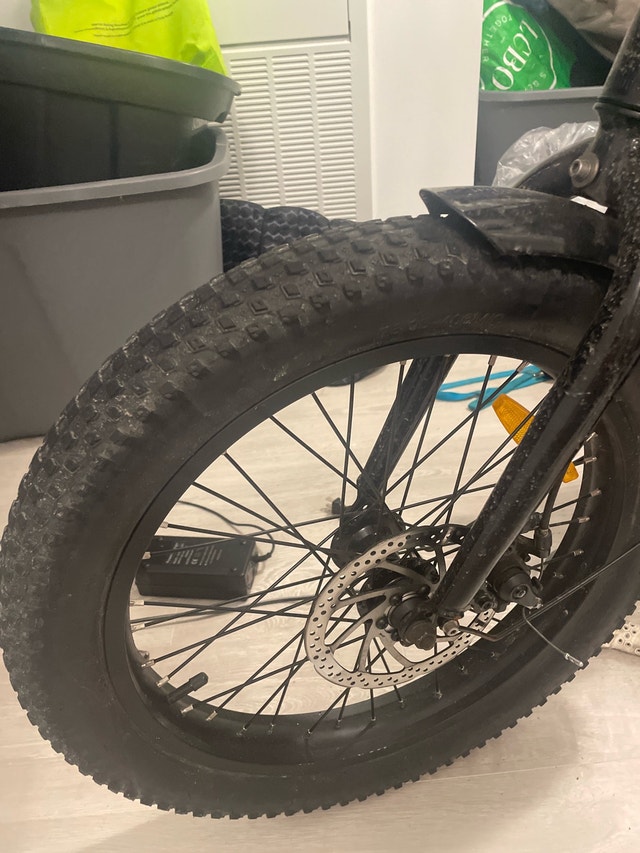Barely used e-bike with lots of accessories