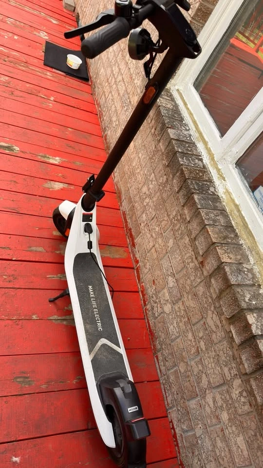 NIU KQi2 Electric Scooter – Excellent Condition - photo 3