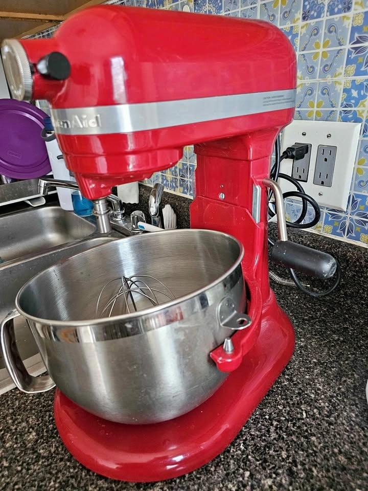 Kitchenaid Professional 600 with accessories