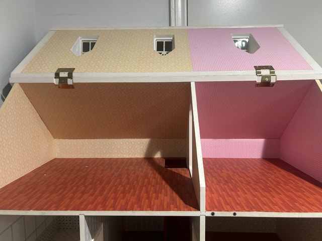 Large Wooden Dollhouse - photo 3