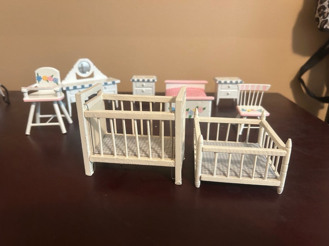 Wooden Dollhouse Furniture Set - photo 2