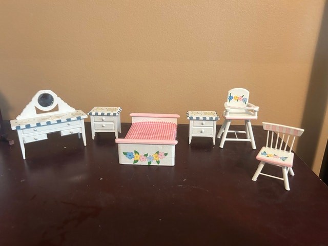 Wooden Dollhouse Furniture Set - photo 3