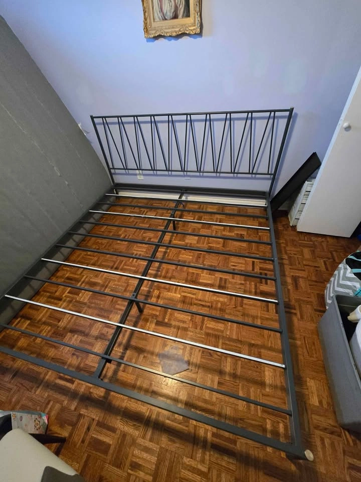 King Metal Platform Bed Frame – Like New - photo 2
