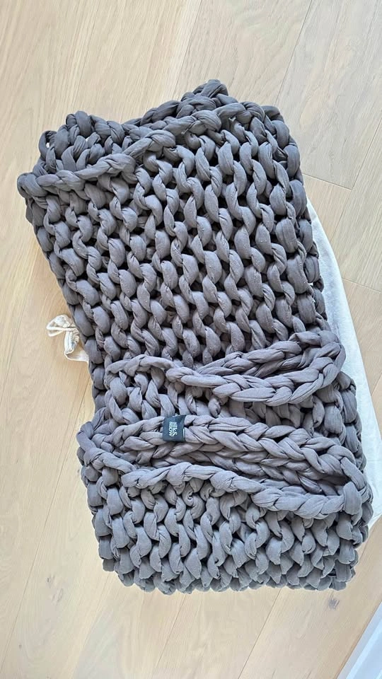 Silk & Snow Hand Knitted Weighted Blanket 15 lb